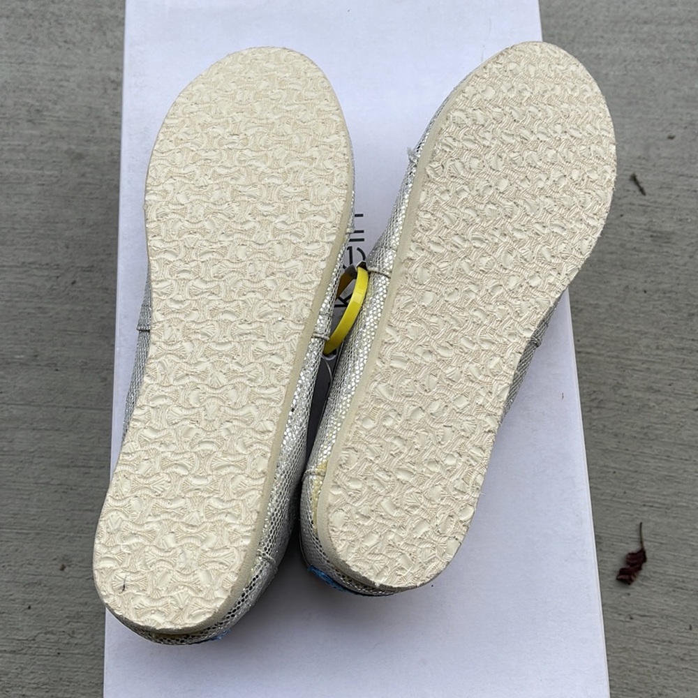 TOMS - Picture 2 of 2